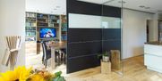 Raumteiler in einem Wohnzimmer in Karlsruhe bei Ettlingen